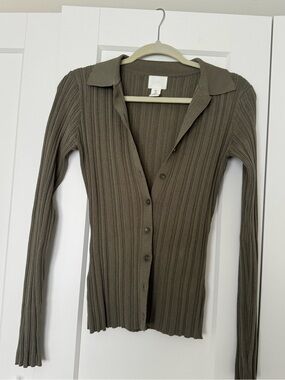 H&M Taupe Ribbed Collared Knit Top
